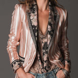 Jeanine Blazera ar Boho Satīna Svītrām