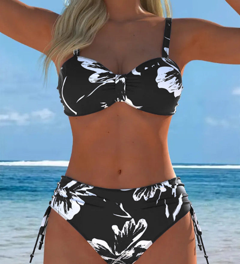 Bikini divdaļīgs ar augstu apkakli un drukātu rakstu