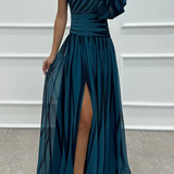 Chloe – Elegants svītrains maxi kleita ar vienu plecu siksnu