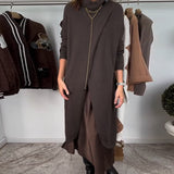 Vienkrāsains džemperis ar augstu apkakli un šķēlumu