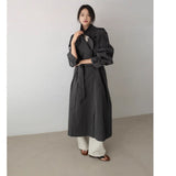 Damen Oversize-Trenchcoat in Maxilänge mit Taillengürtel und Epauletten