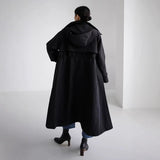 Damen Oversize-Mantel in Maxilänge mit Kapuze und Cape-Passe