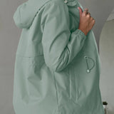 Damen Outdoorjacke mit anpassbarer Kapuze und geräumigen Taschen