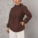 Damen Outdoorjacke mit anpassbarer Kapuze und geräumigen Taschen