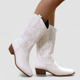 Salomé - Botas Camperas Bordadas