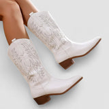 Salomé - Botas Camperas Bordadas