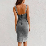 Maßgeschneidertes Denim-Kleid mit verstellbarem Gürtel und U-Ausschnitt