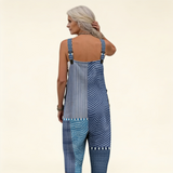 Isaline | Grafiska Zila Patchwork Kleita" can be rewritten as "Isaline | Blue Graphic Patchwork Dress.