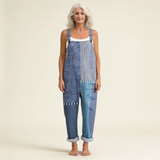 Isaline | Grafiska Zila Patchwork Kleita" can be rewritten as "Isaline | Blue Graphic Patchwork Dress.
