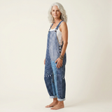 Isaline | Grafiska Zila Patchwork Kleita" can be rewritten as "Isaline | Blue Graphic Patchwork Dress.