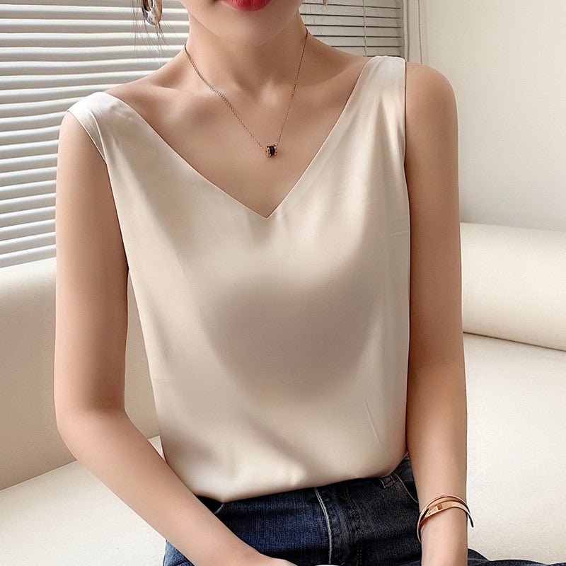 Elegants V veida kakla tops sievietēm – Trigala