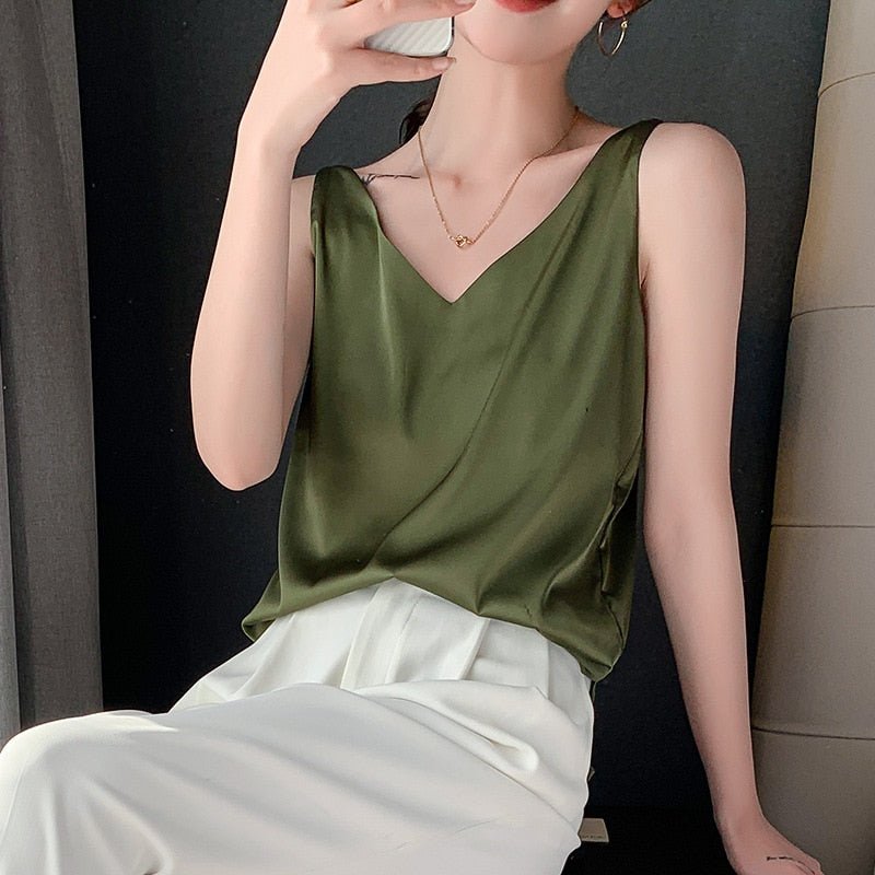 Elegants V veida kakla tops sievietēm – Trigala